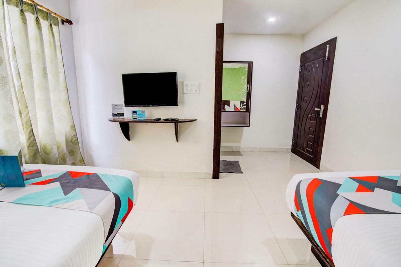 Hotel Chirom Palace Guwahati Buitenkant foto