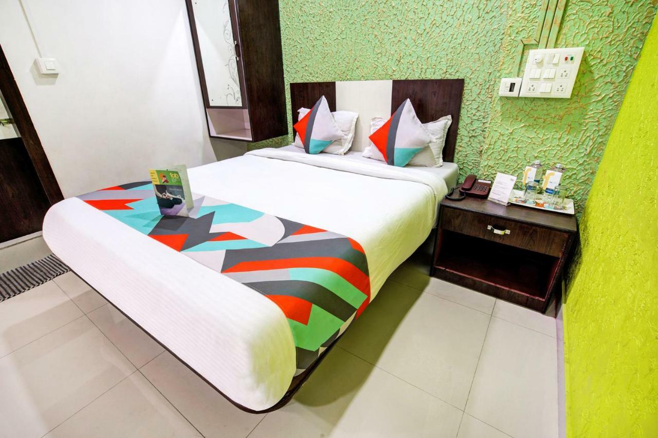 Hotel Chirom Palace Guwahati Buitenkant foto