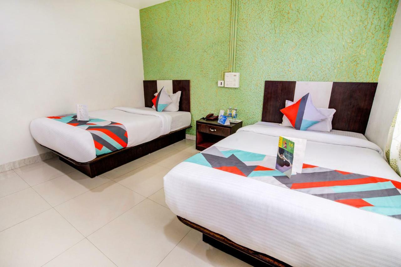 Hotel Chirom Palace Guwahati Buitenkant foto